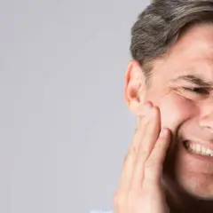 Co na opuchliznę zęba – domowe sposoby i kiedy pilnie odwiedzić dentystę