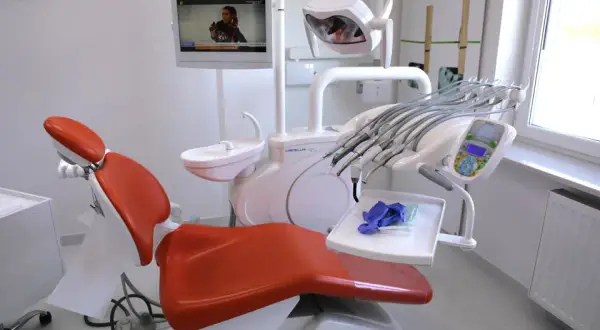 Czy dentysta przyjmie z bólem zęba? Pilna pomoc i nagłe wizyty bez rejestracji
